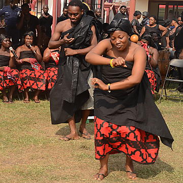 Adowa Tanz bei der Beerdigung von Asantehemaa