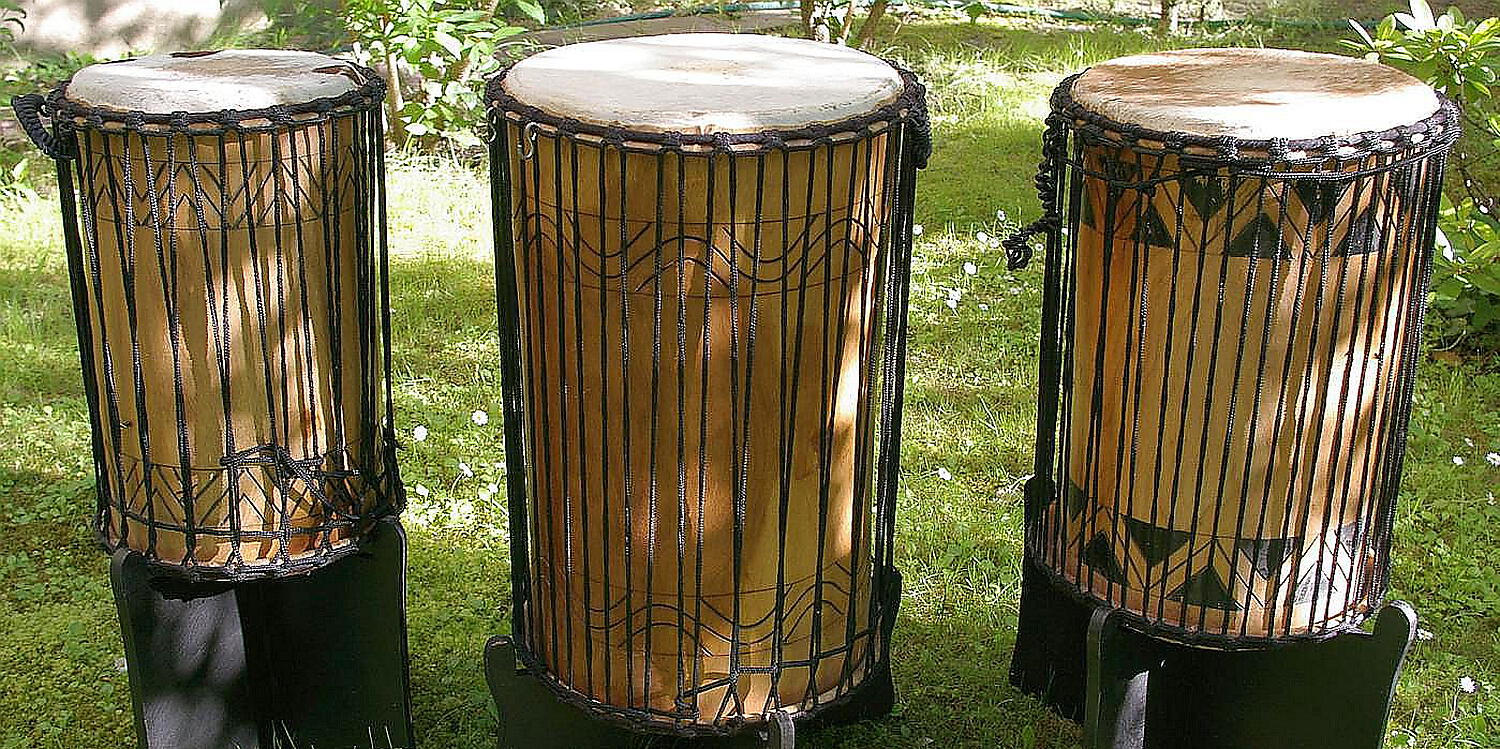 Afrikanische Basstrommeln